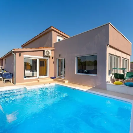 Villa Casa Crystal Istria, With Private Pool, Near The Beach, With The Sea View! Peroj