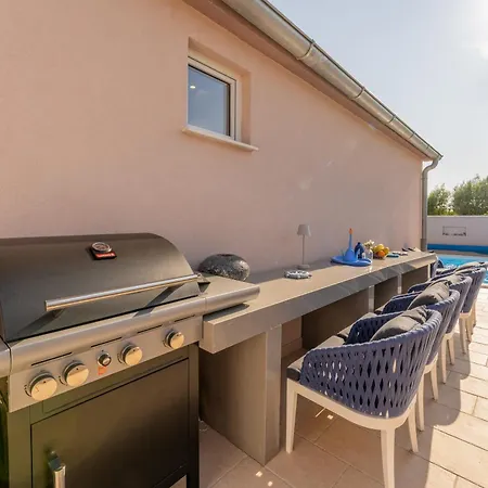 Casa Crystal Istria, With Private Pool, Near The Beach, With The Sea View! Villa